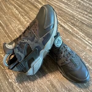 Nike Air Huarache Fashion Sneakers Python Snakeskin Olive GreenWomen’s Size 9